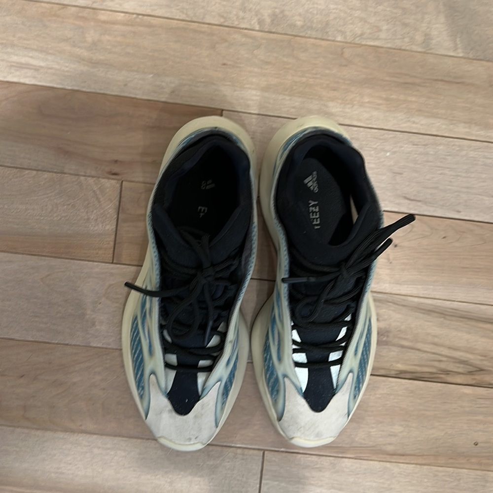 Yeezy 370 - Picture 3 of 6